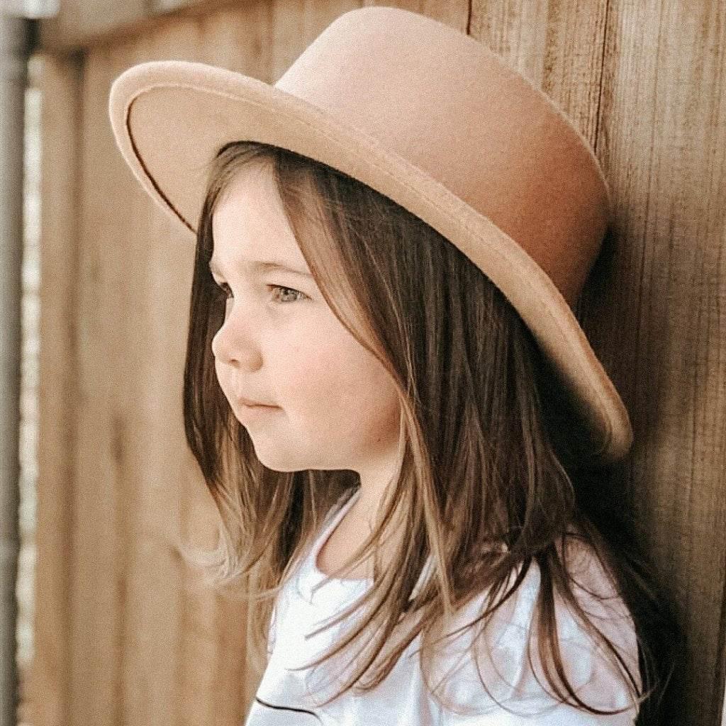 Brimmed Flat Top Hat for Stylish Fashion and Sun Protection Feathered Breaths