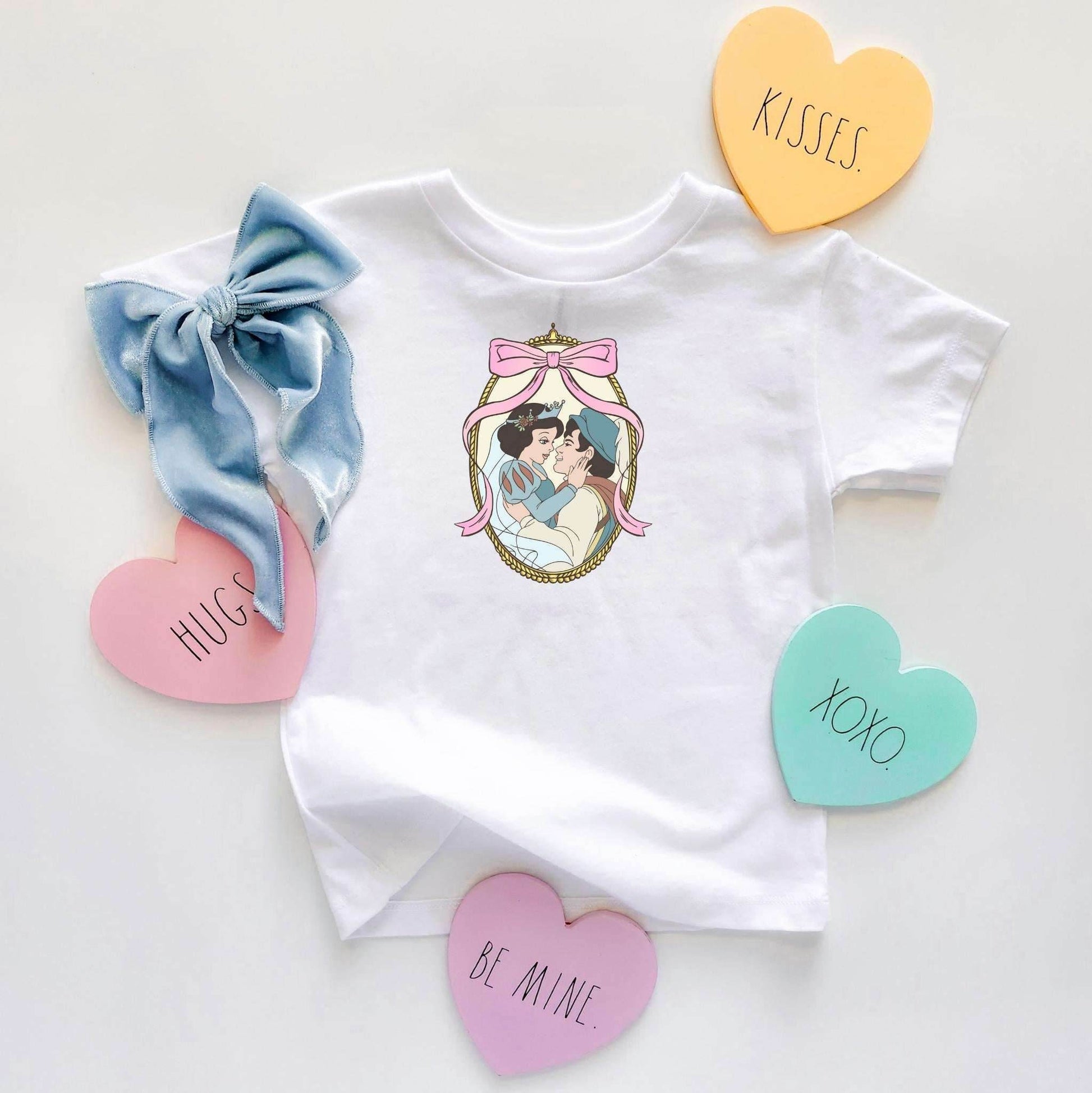 Snow White in Love T-Shirt featheredbreaths