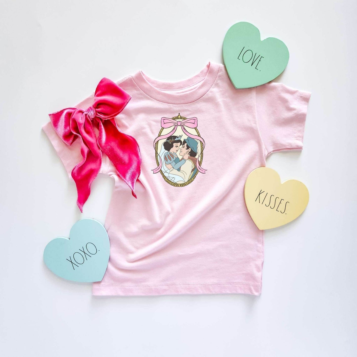 Snow White in Love T-Shirt featheredbreaths