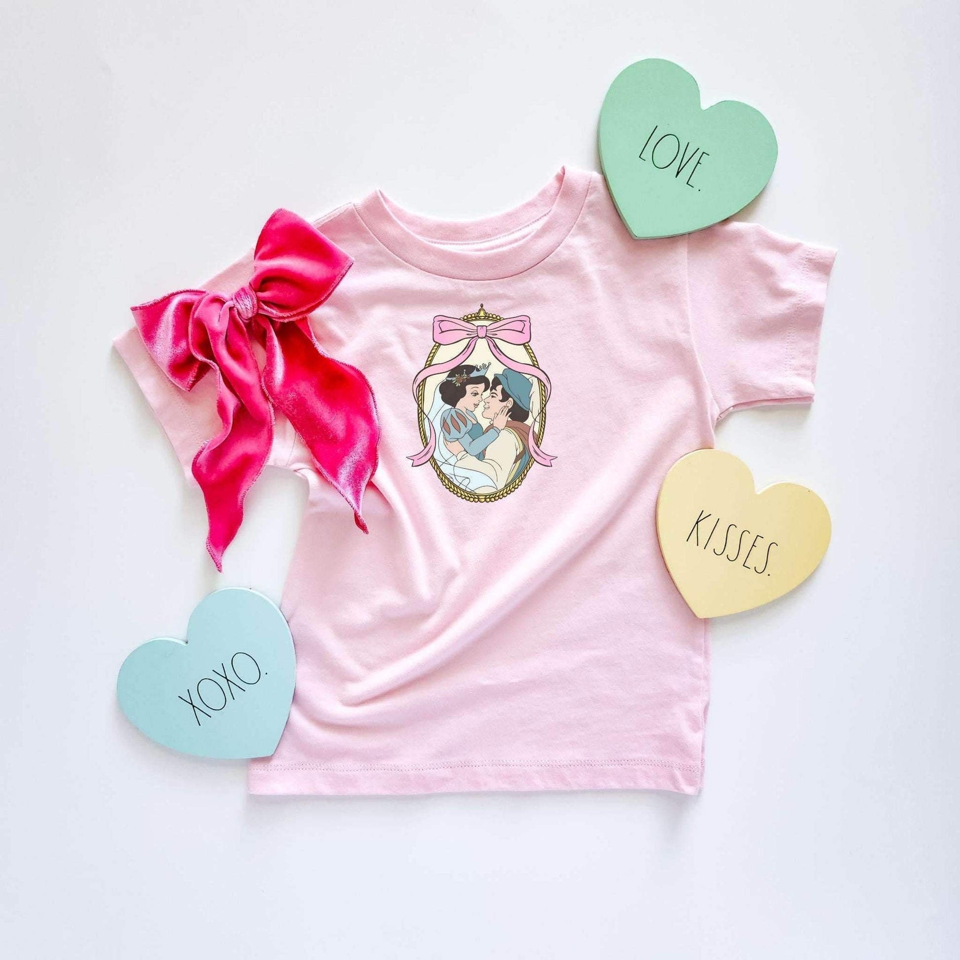 Snow White in Love T-Shirt featheredbreaths