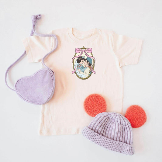 Snow White in Love T-Shirt featheredbreaths